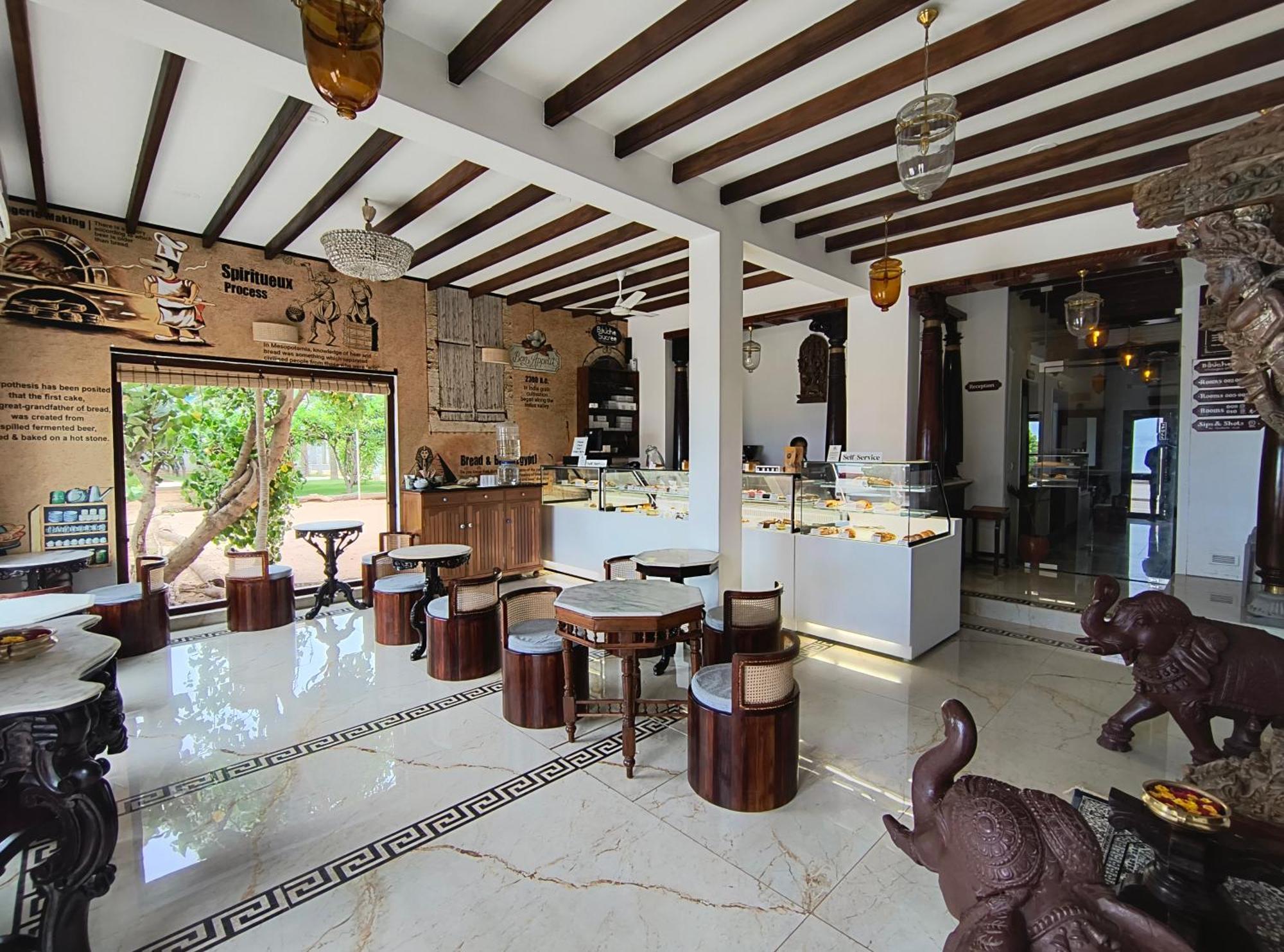 La Plage Seaview Suites Pondicherry Esterno foto