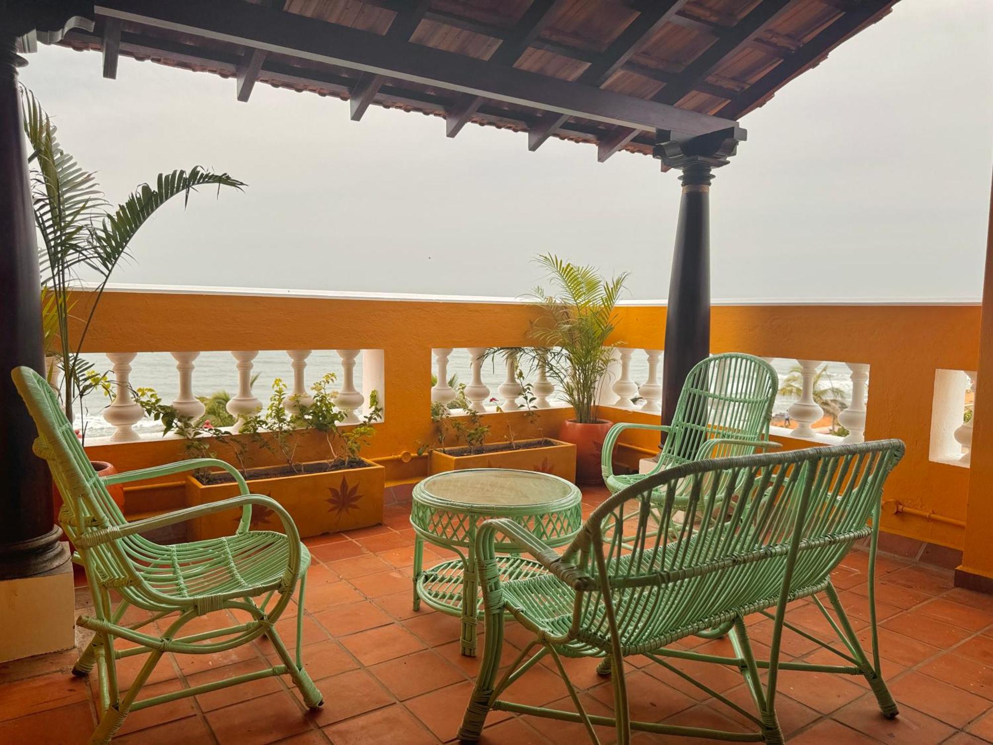 La Plage Seaview Suites Pondicherry Esterno foto