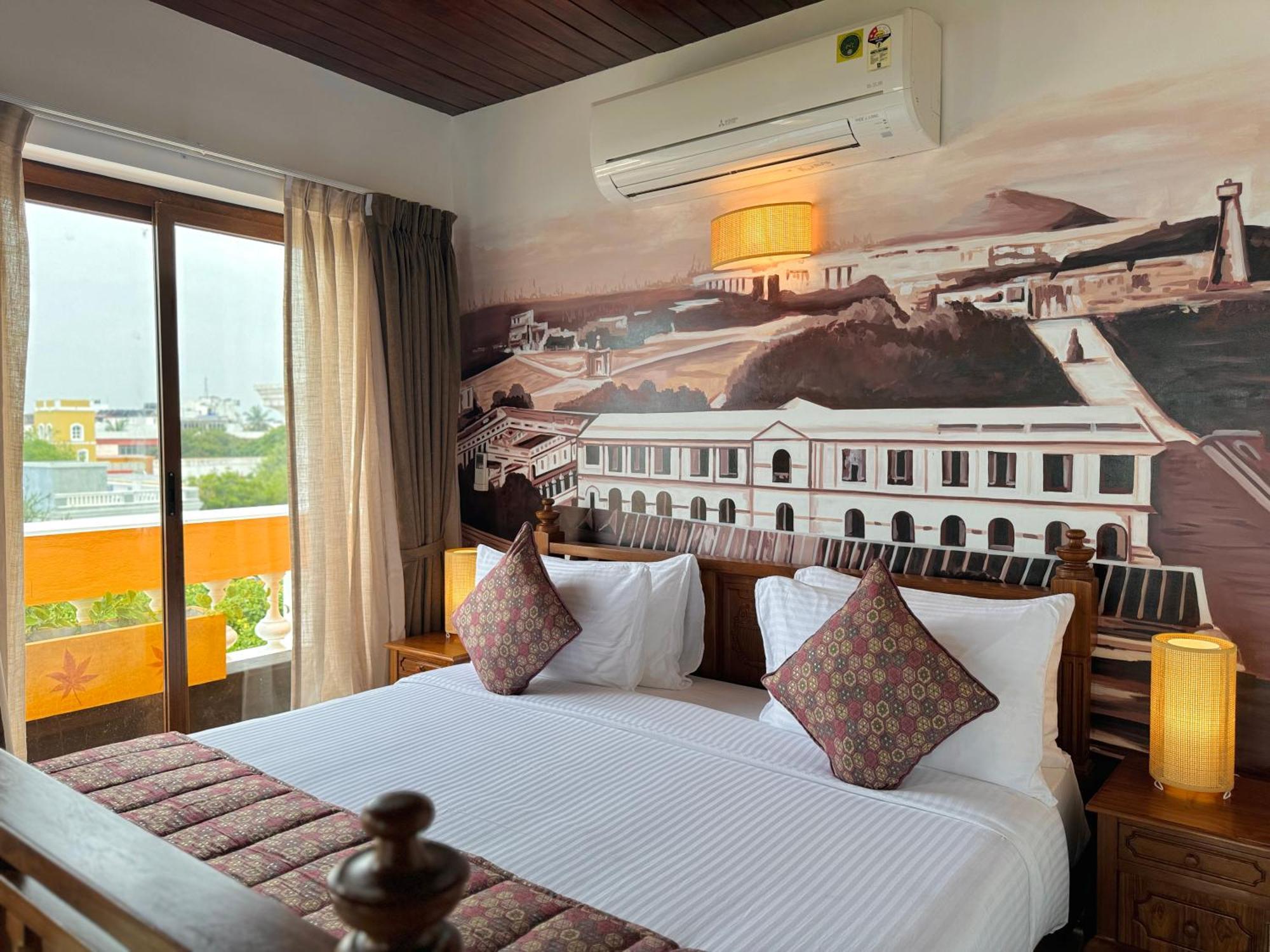La Plage Seaview Suites Pondicherry Esterno foto