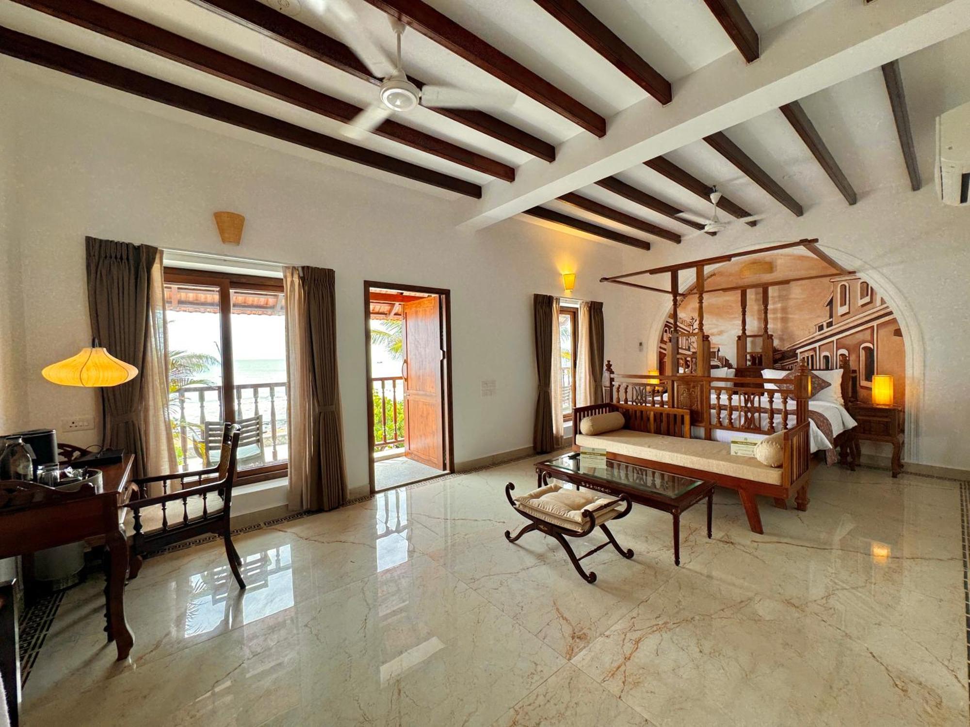 La Plage Seaview Suites Pondicherry Esterno foto