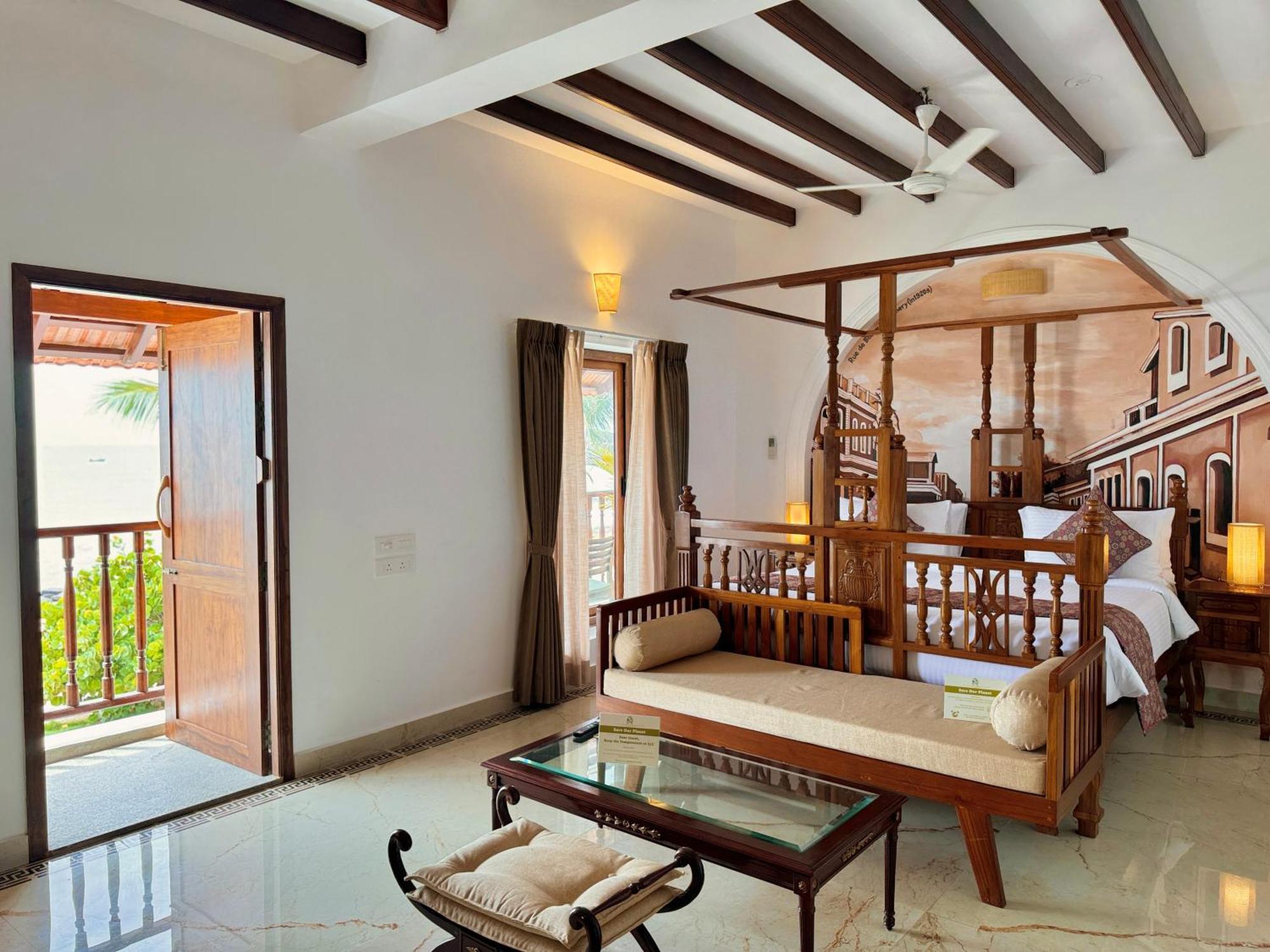 La Plage Seaview Suites Pondicherry Esterno foto