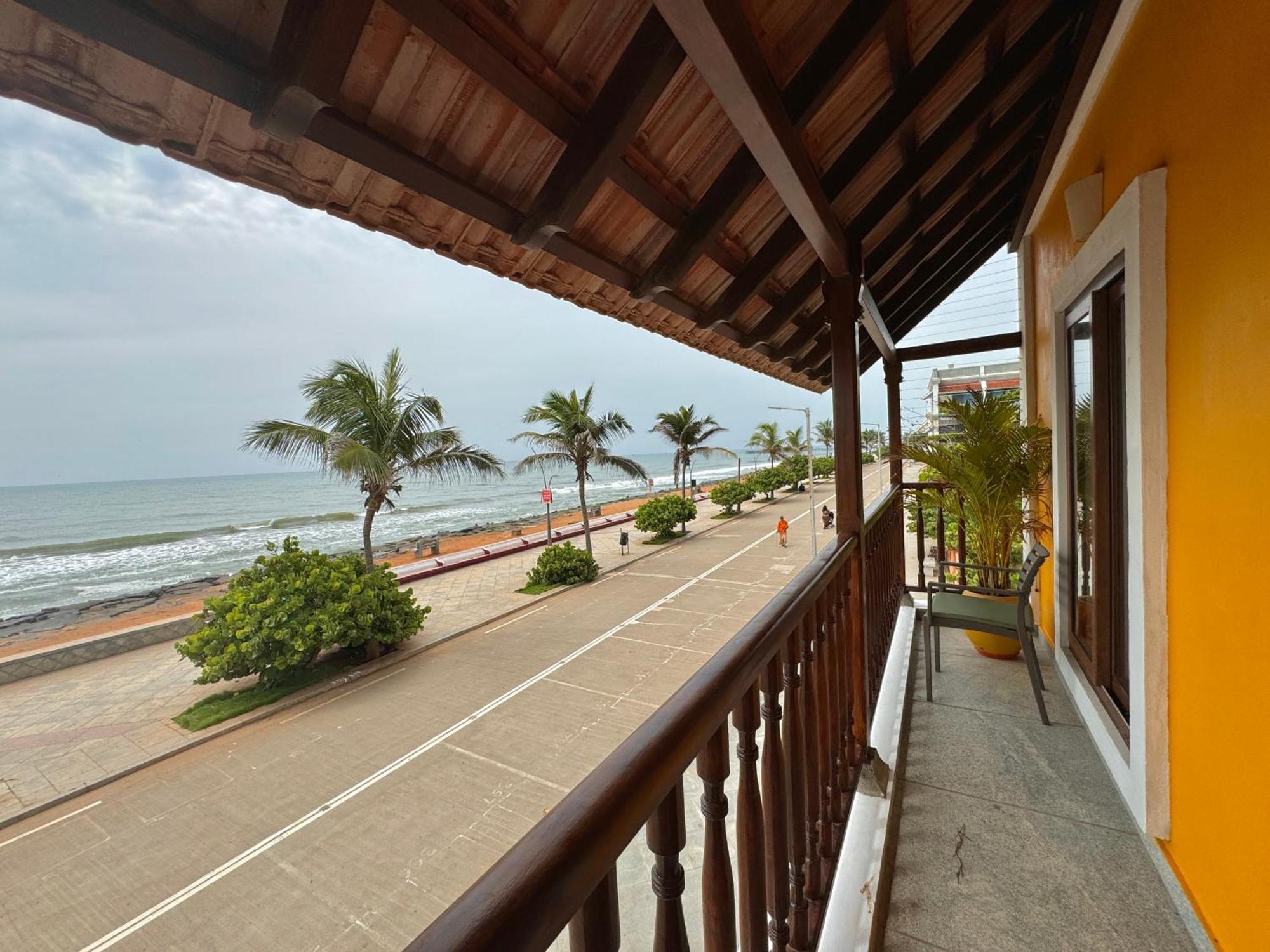 La Plage Seaview Suites Pondicherry Esterno foto