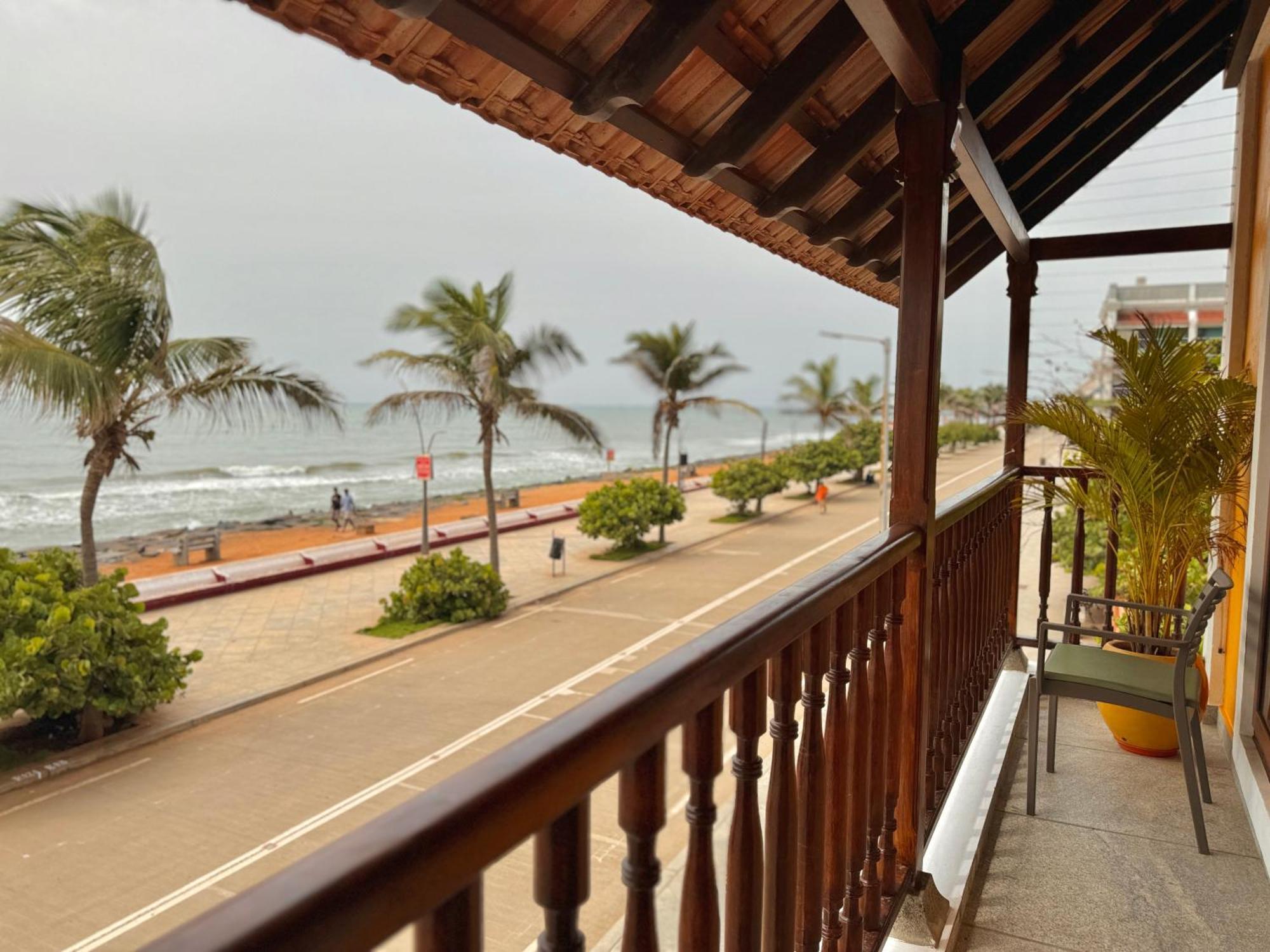 La Plage Seaview Suites Pondicherry Esterno foto