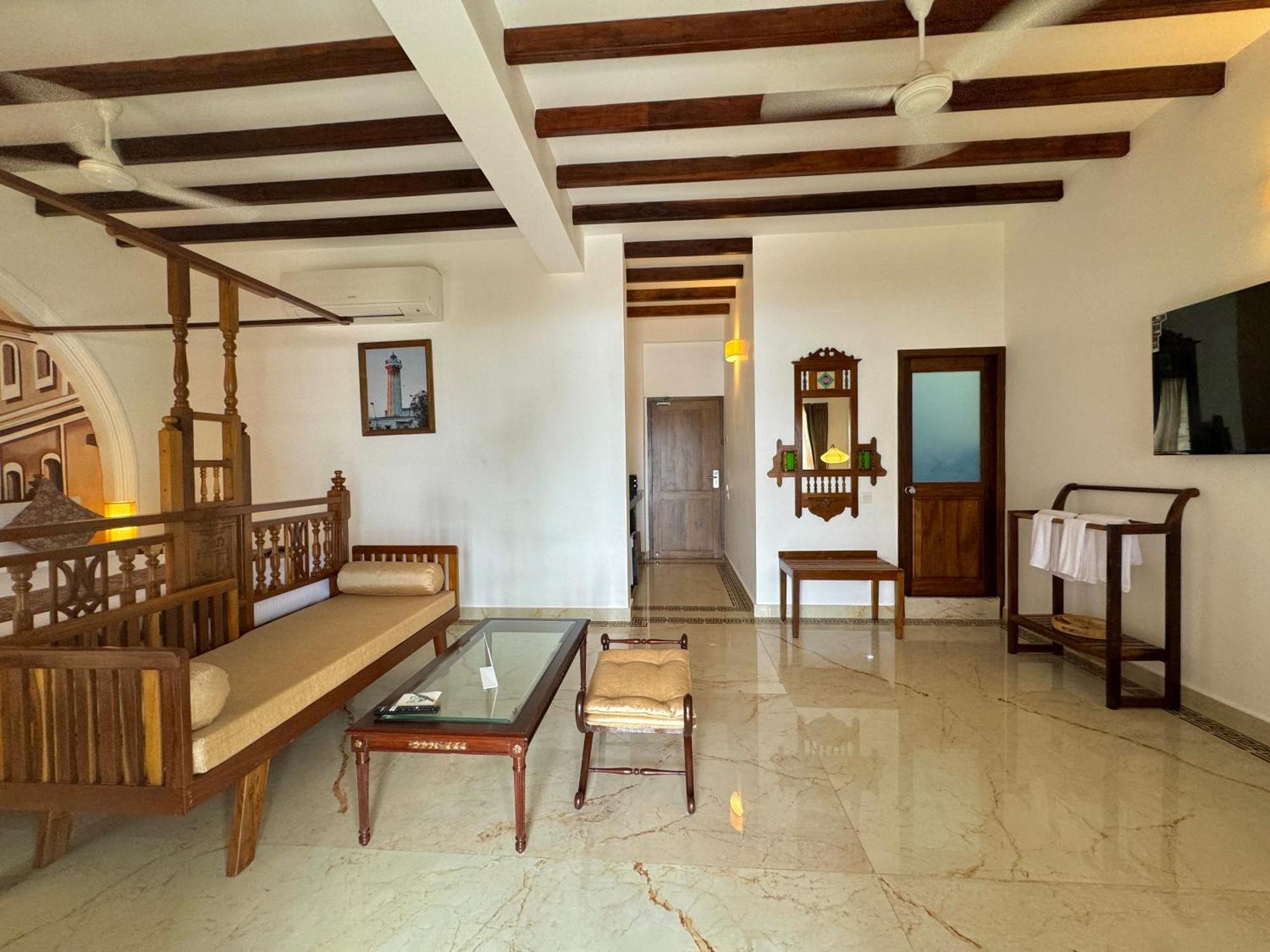 La Plage Seaview Suites Pondicherry Esterno foto