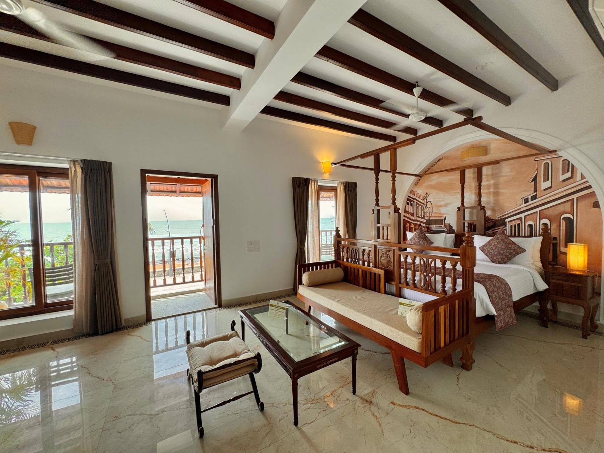La Plage Seaview Suites Pondicherry Esterno foto