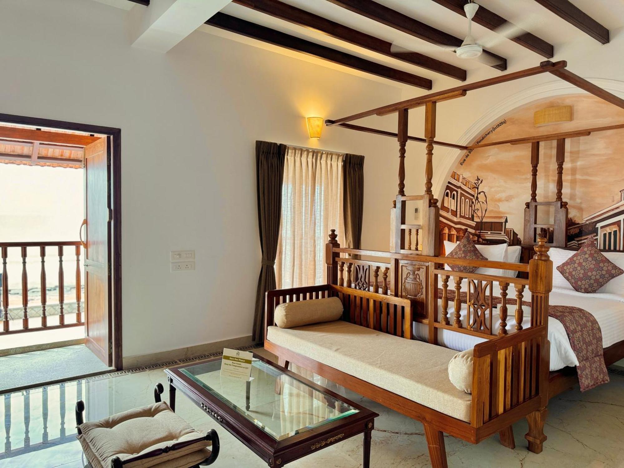 La Plage Seaview Suites Pondicherry Esterno foto
