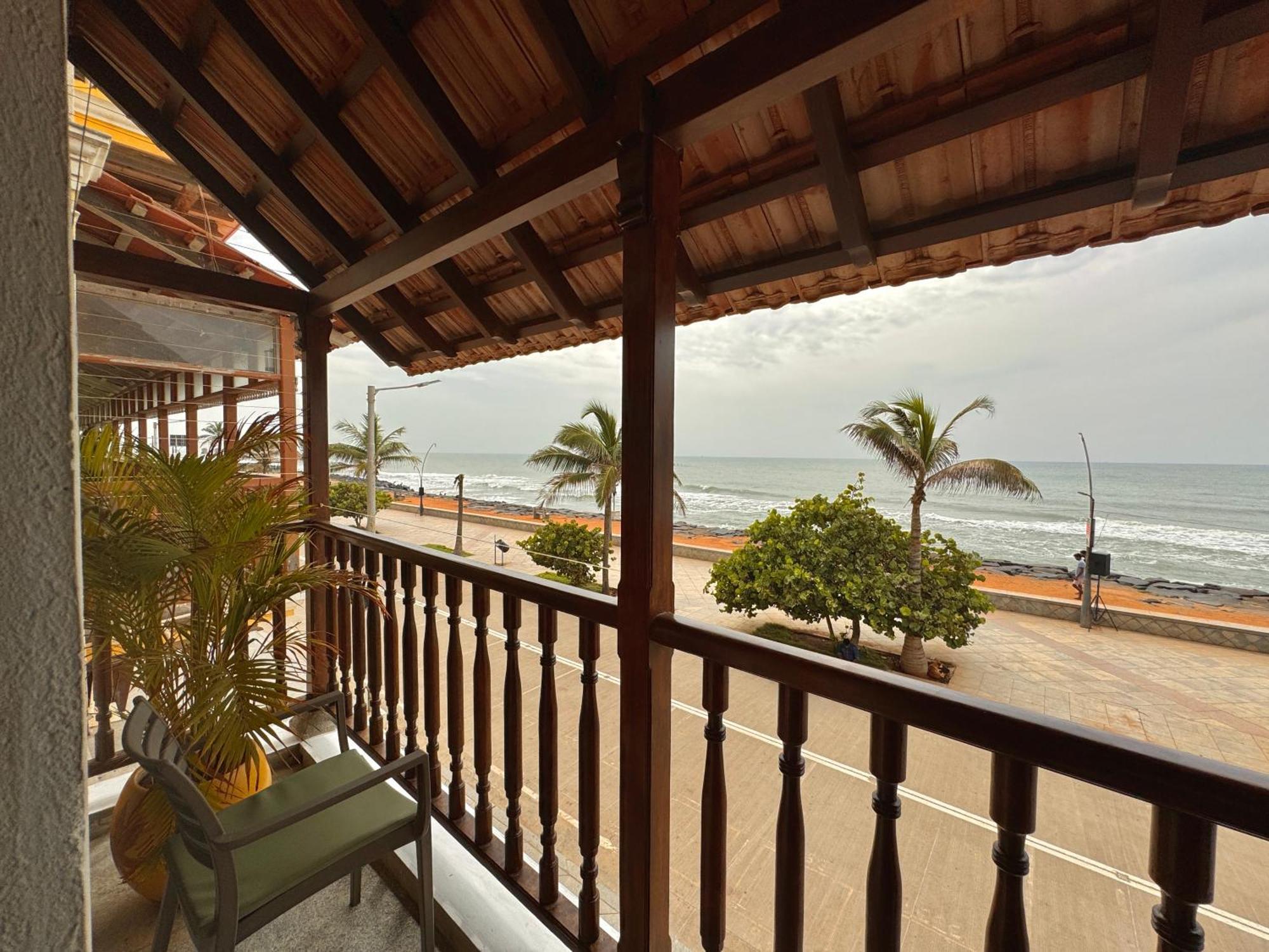 La Plage Seaview Suites Pondicherry Esterno foto