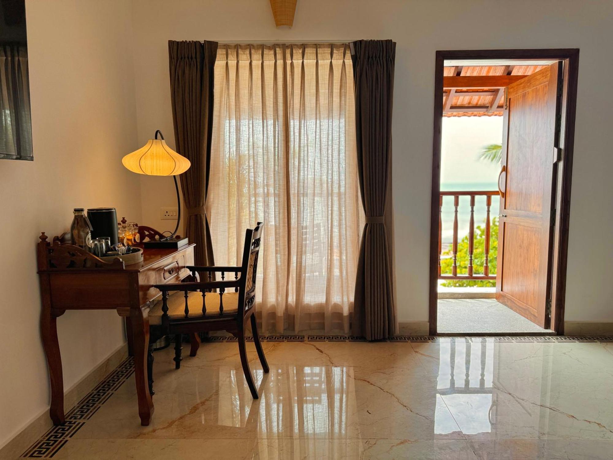 La Plage Seaview Suites Pondicherry Esterno foto