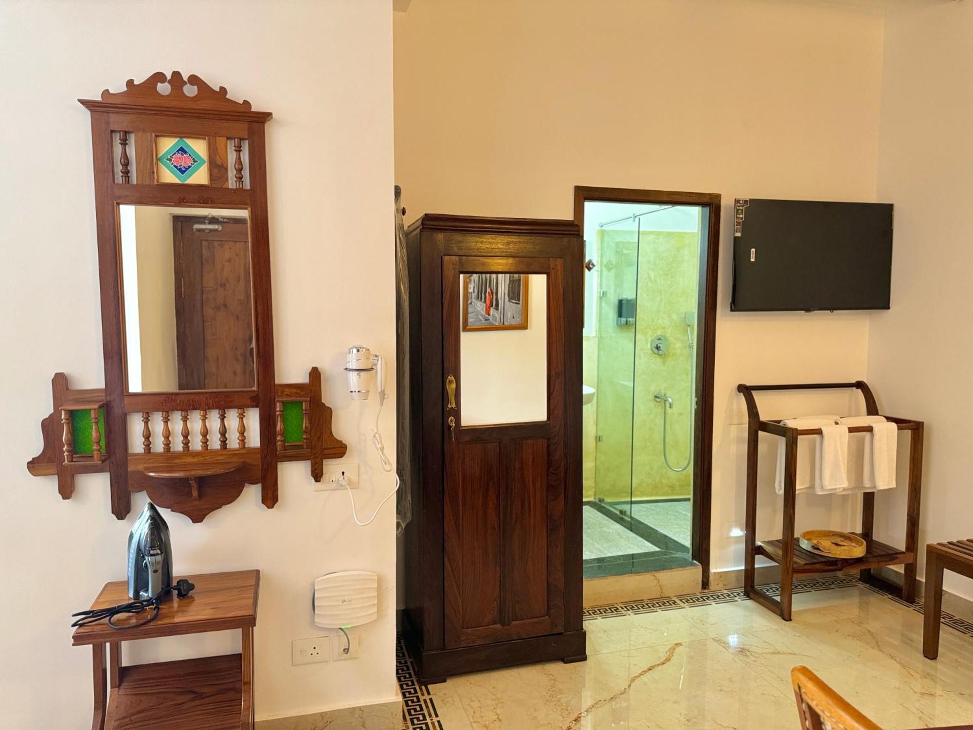 La Plage Seaview Suites Pondicherry Esterno foto