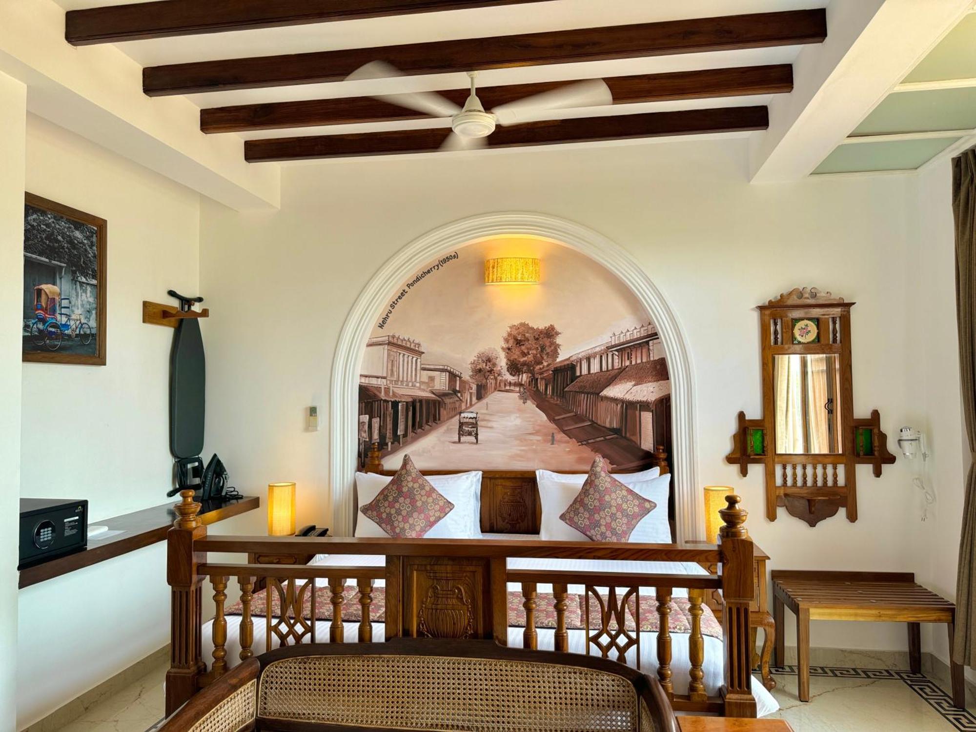 La Plage Seaview Suites Pondicherry Esterno foto