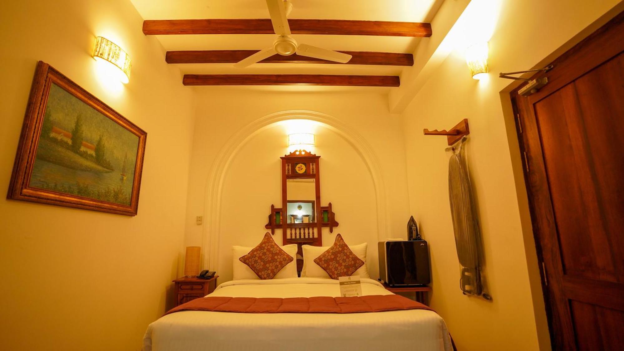 La Plage Seaview Suites Pondicherry Esterno foto
