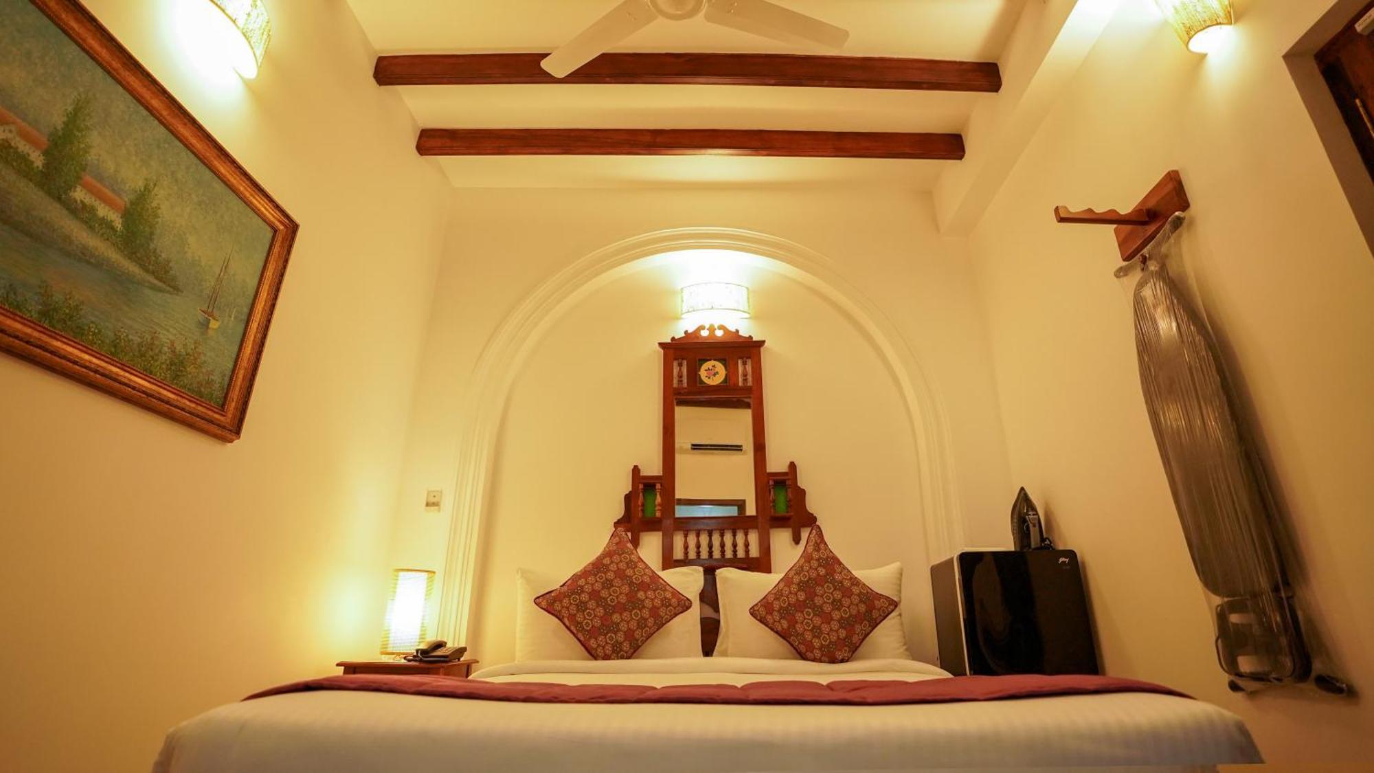 La Plage Seaview Suites Pondicherry Esterno foto