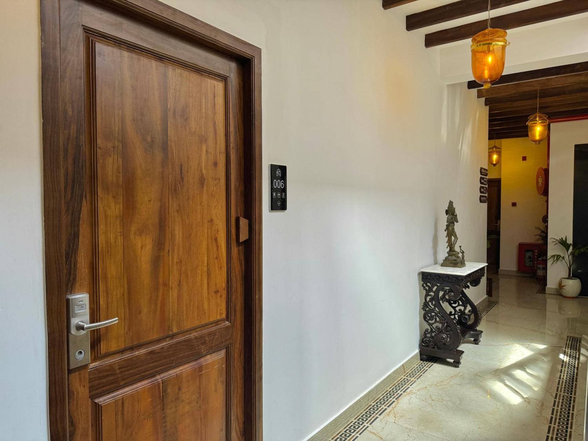 La Plage Seaview Suites Pondicherry Esterno foto