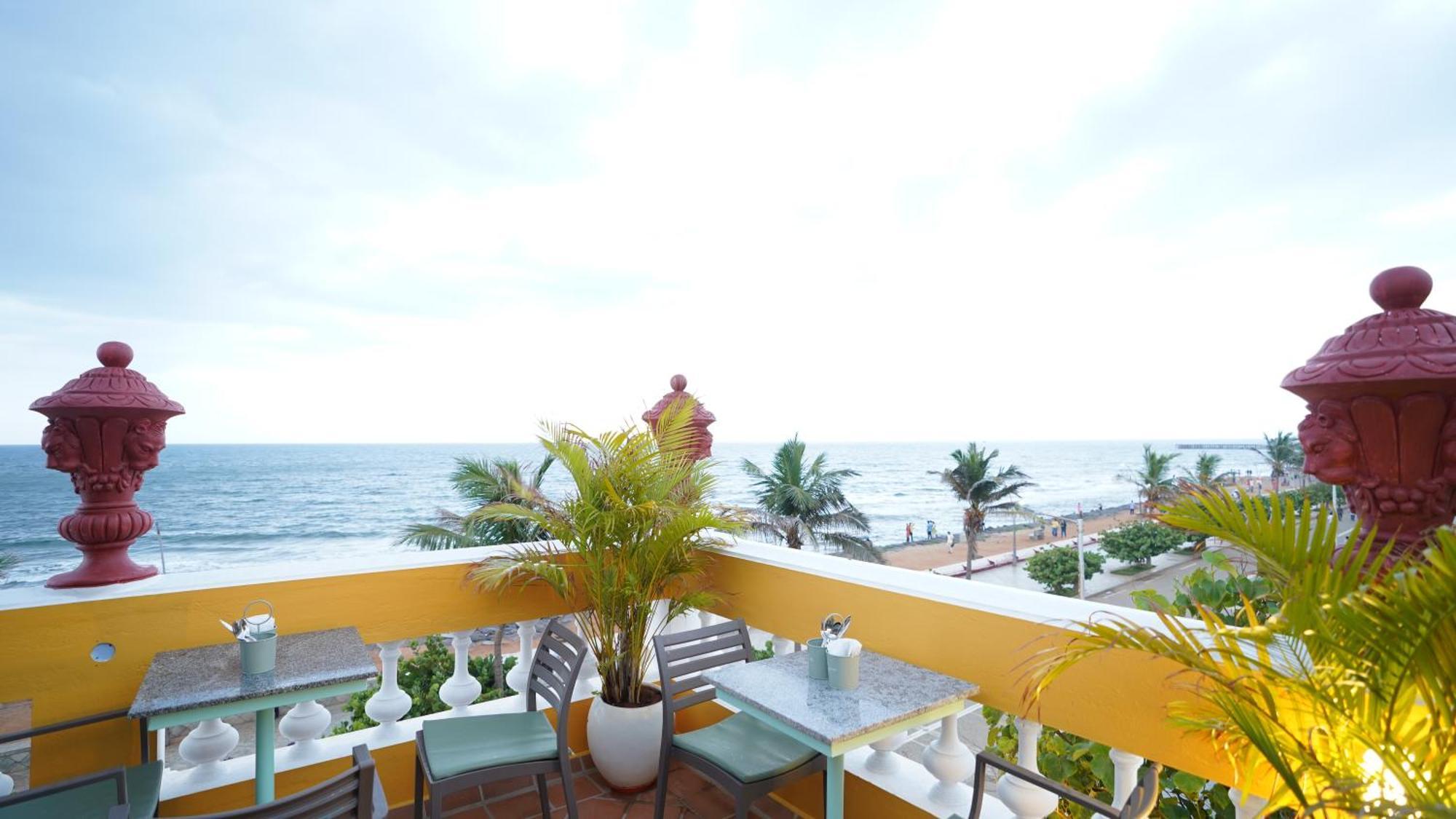 La Plage Seaview Suites Pondicherry Esterno foto