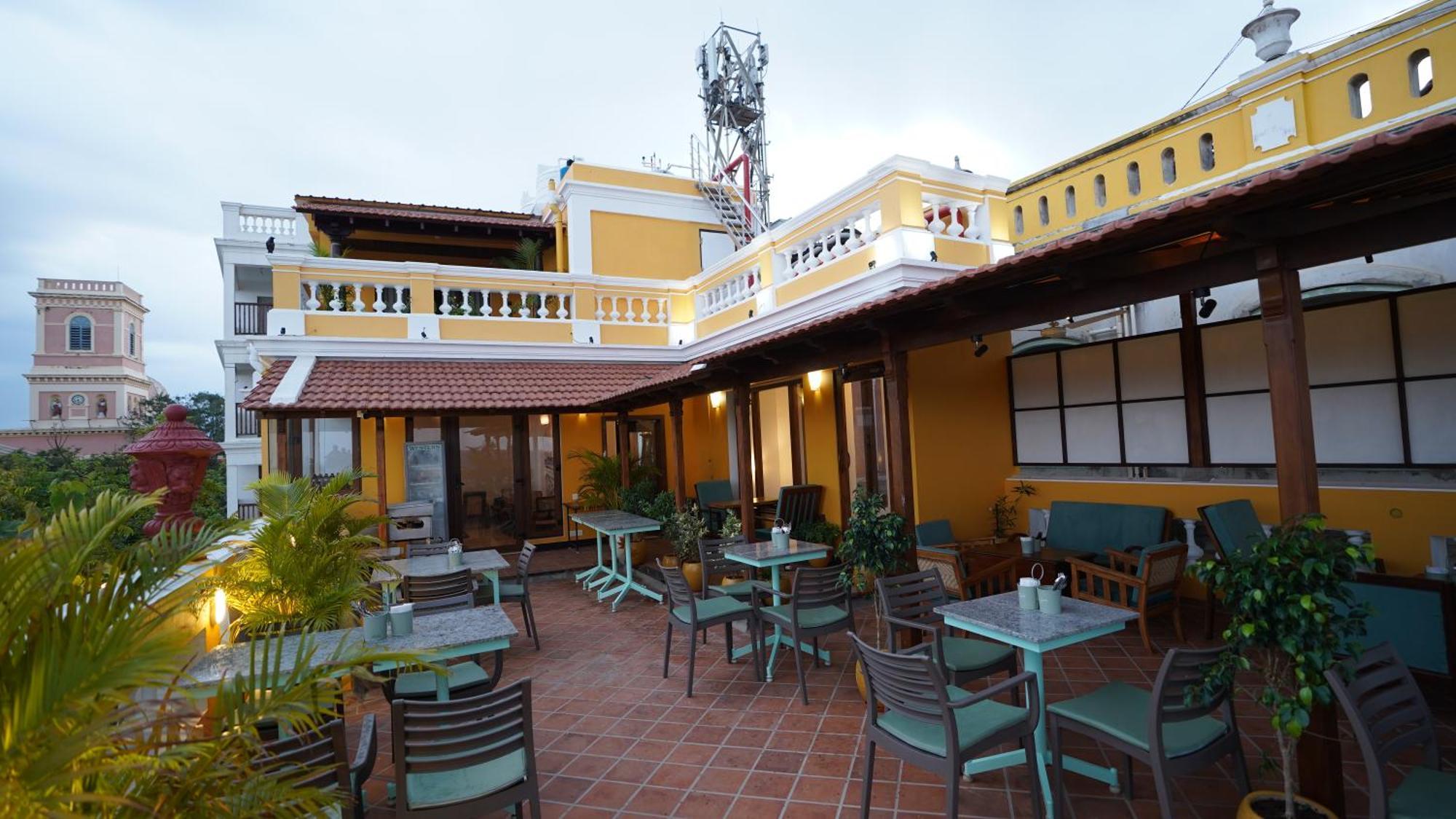 La Plage Seaview Suites Pondicherry Esterno foto