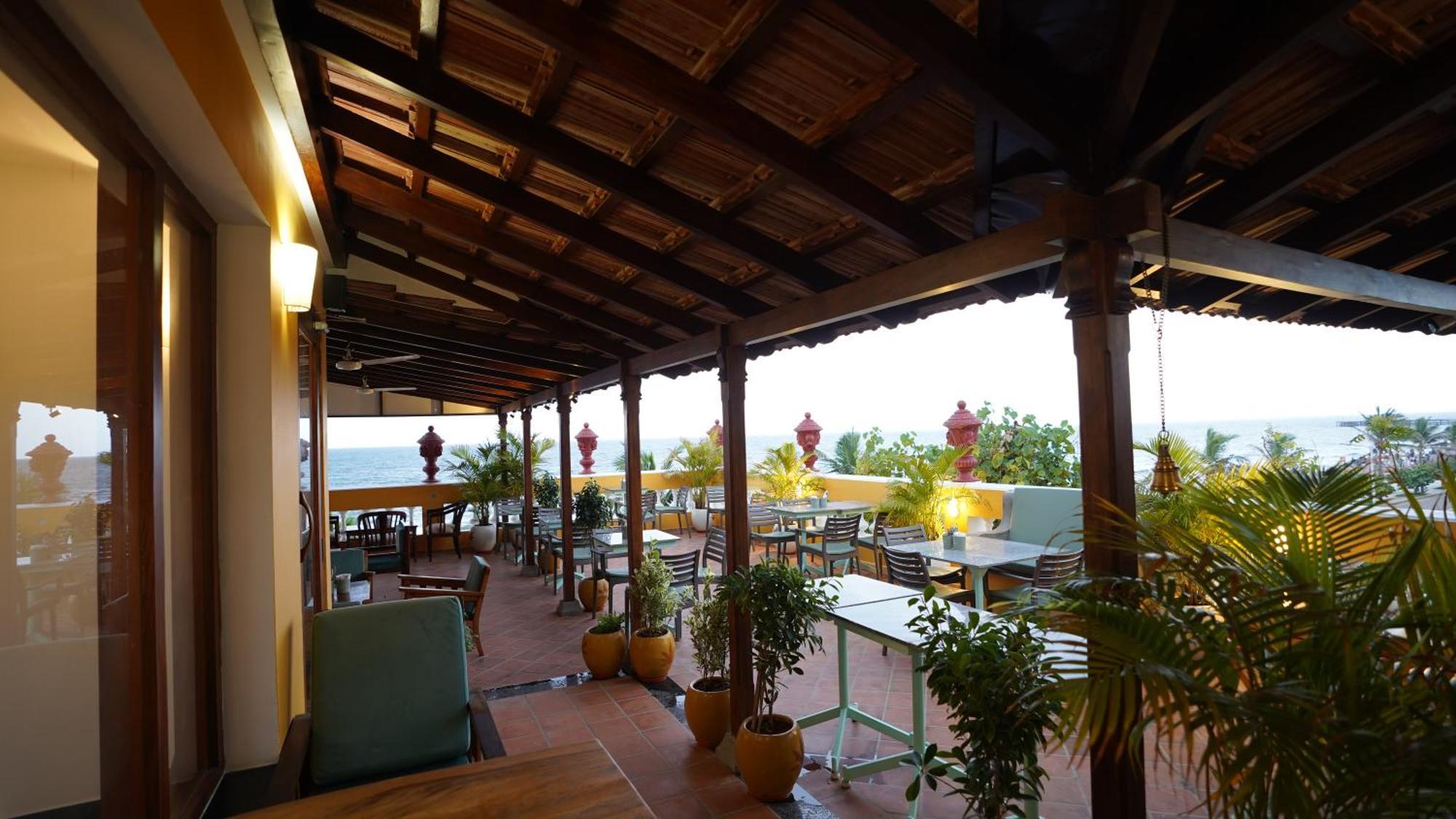 La Plage Seaview Suites Pondicherry Esterno foto
