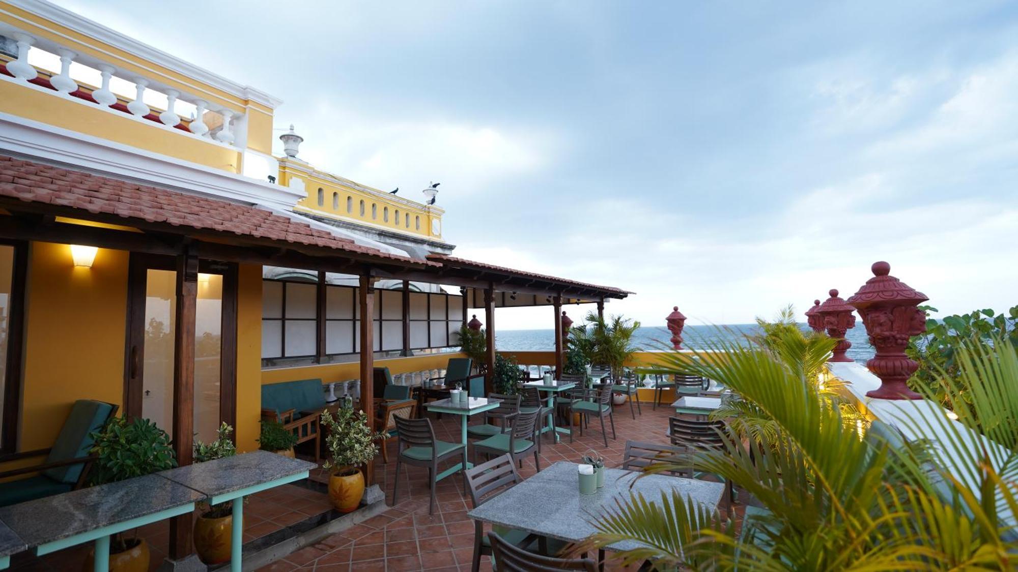 La Plage Seaview Suites Pondicherry Esterno foto
